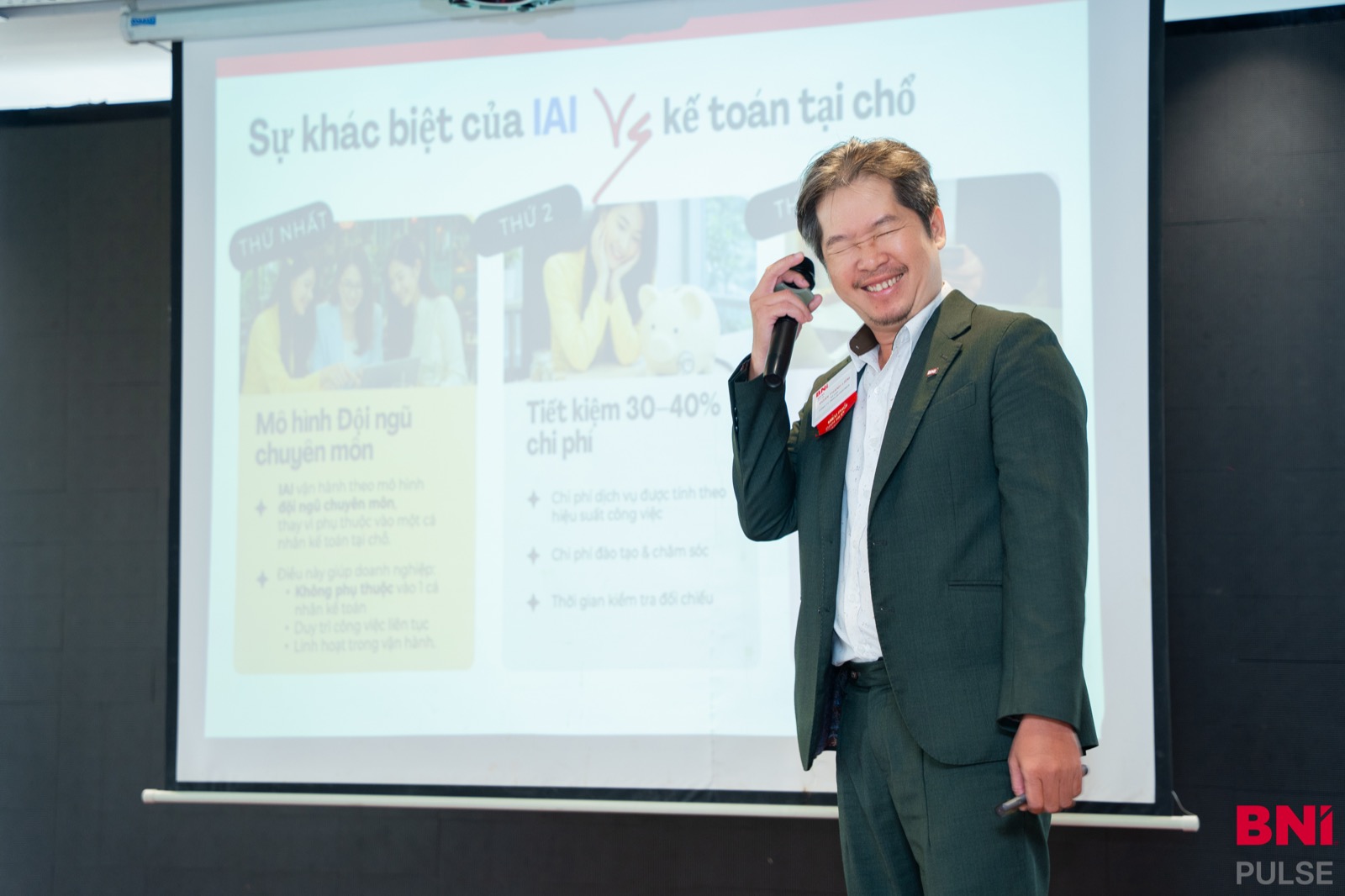 Mr. Đoàn Thanh Liêm nở nụ cười tự tin sau bài thuyết trình thành công tại BNI Pulse Chapter